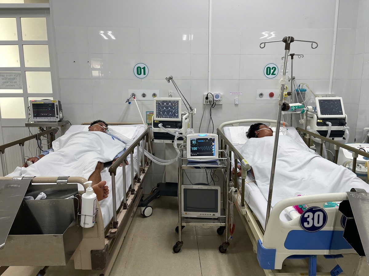 Hai lao động ngạt khí trong hầm tàu cá đã qua cơn nguy kịch